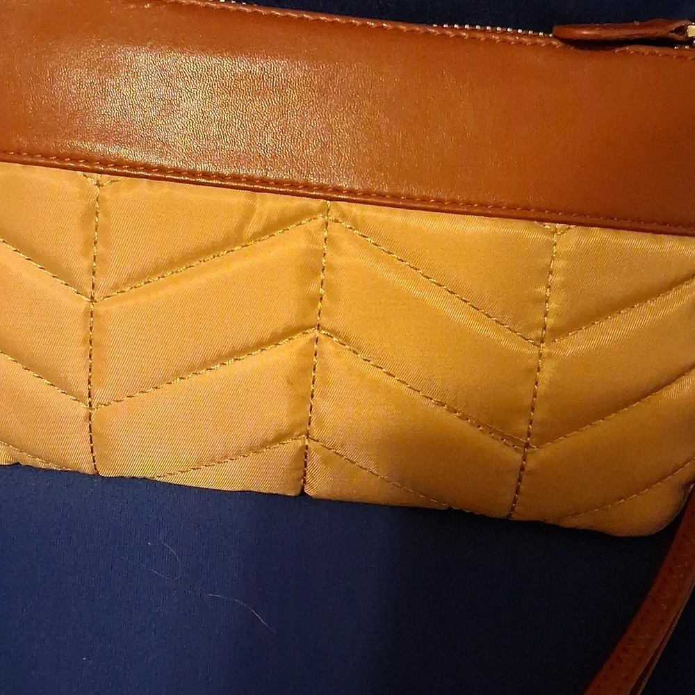 Wristlet-I-phone Charger- NWOT's - Picture 9 of 9